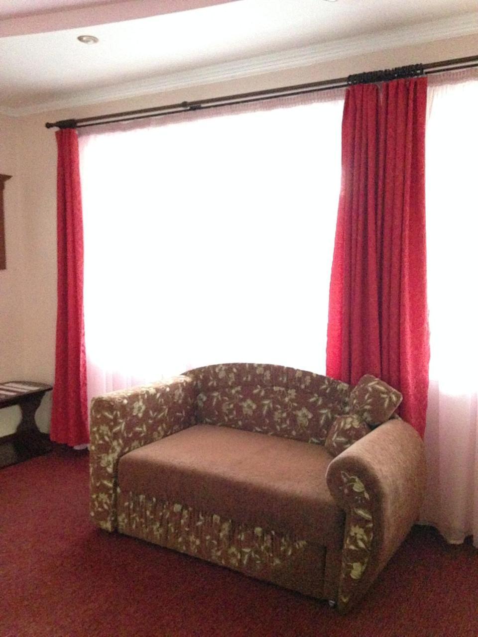 Hotel Usadba Tatarchik Tatariv Esterno foto